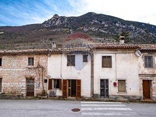 Casa Semi Indipendente in Vendita a Genga, 18'000€, 30 m², con Box