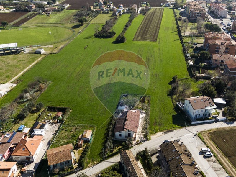 Terreno edificabile in Vendita a Monte San Vito, 60'000€, 1200 m²