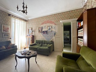 Appartamento in Vendita a Arcevia, 85'000€, 190 m²