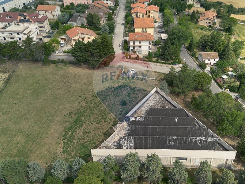 Capannone in Vendita a San Marcello, 1100 m²