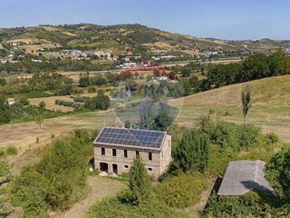 Villa in Vendita a Maiolati Spontini, 155'000€, 290 m²