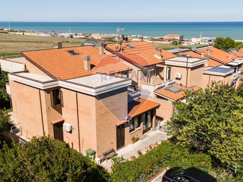 Appartamento in Vendita a Montemarciano, 330'000€, 196 m²