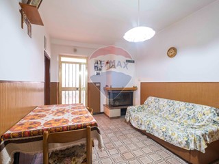 Casa Semi Indipendente in Vendita a Ostra Vetere, 48'000€, 94 m²