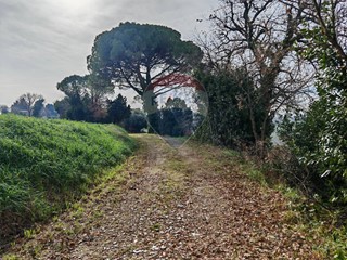 Rustico in Vendita a Recanati, 60'000&euro;, 144 m², con Box