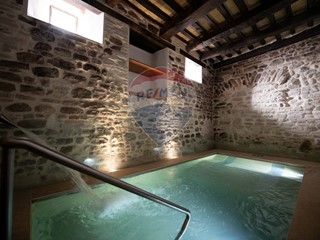 Appartamento in Vendita a Staffolo, 750 m²