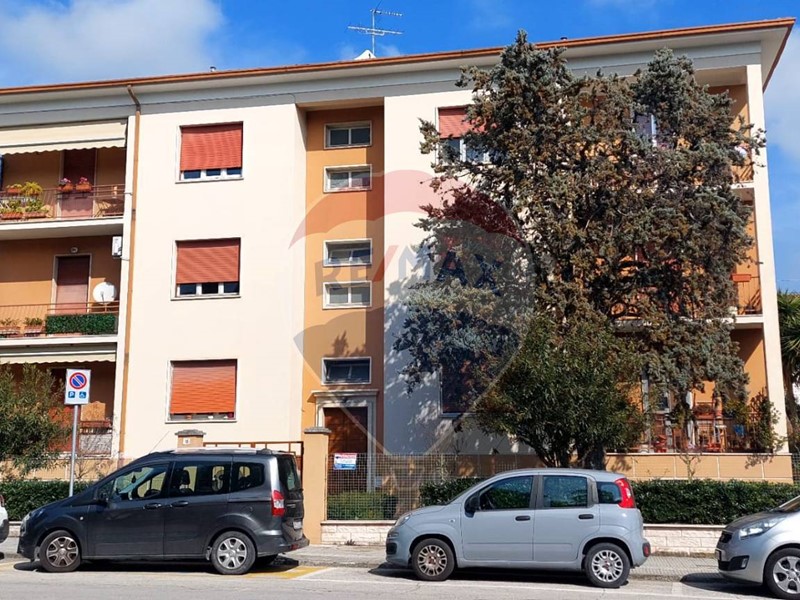 Appartamento in Vendita a Jesi, 107'000€, 109 m²