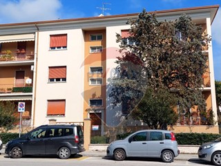 Appartamento in Vendita a Jesi, 107'000€, 109 m²