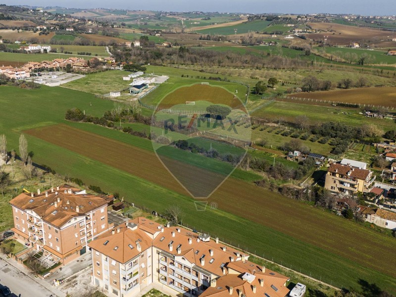 Terreno agricolo in Vendita a Monte San Vito, 60'000€, 24000 m²