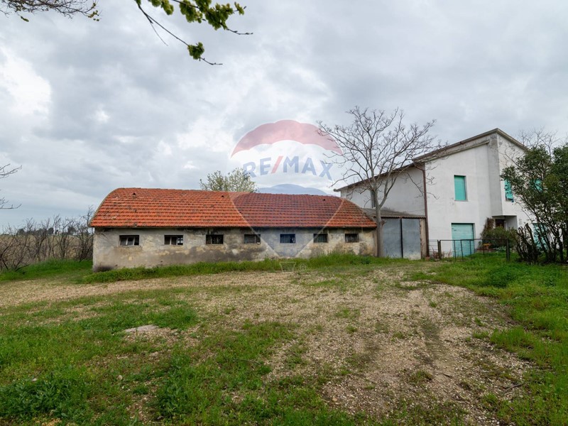 Casa Indipendente in Vendita a Agugliano, 165'000€, 153 m²