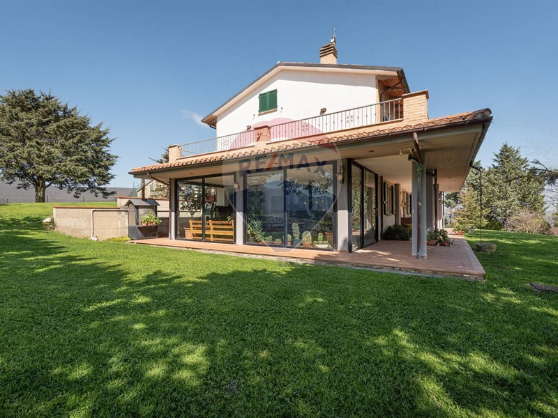 Casa Indipendente in Vendita a Fabriano, 650'000€, 213 m²