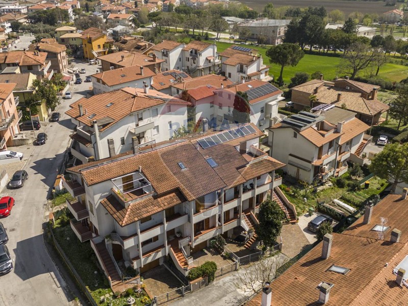 Appartamento in Vendita a Montemarciano, 288'000€, 180 m²