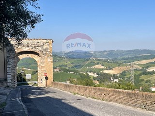 Quadrilocale in Vendita a Arcevia, 33'000€, 90 m²