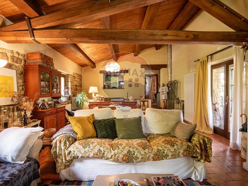 Rustico in Vendita a Matelica, 245'000&euro;, 190 m²