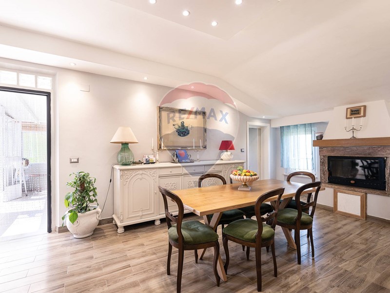 Casa Indipendente in Vendita a San Marcello, 325'000€, 282 m²