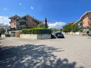 Box in Vendita a Recanati, 65'000&euro;, 150 m²