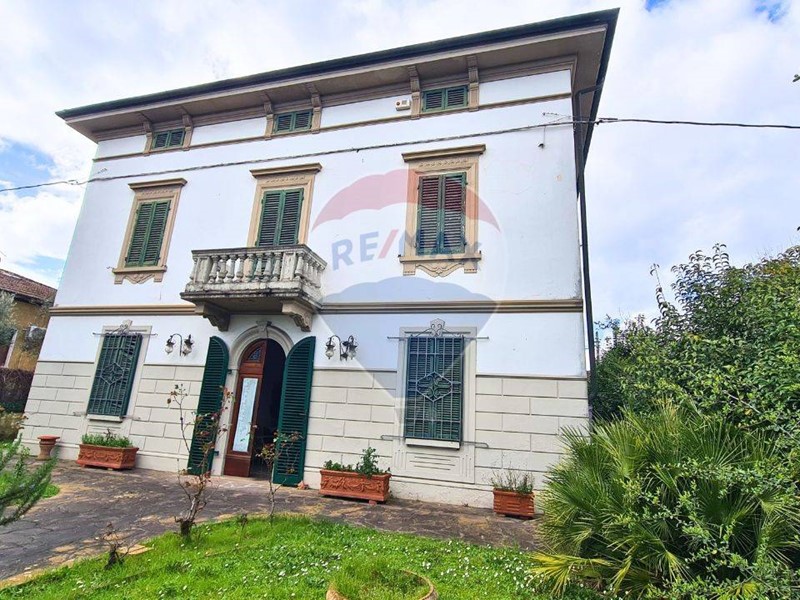 Villa in Vendita a Altopascio, 369'000€, 385 m²