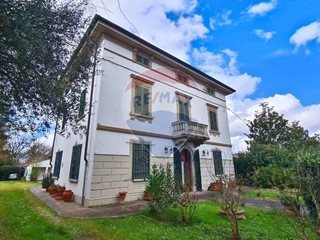 Villa in Vendita a Altopascio, 369'000€, 385 m²