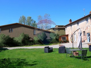 Rustico in Vendita a Montelupo Fiorentino, 280'000€, 500 m²
