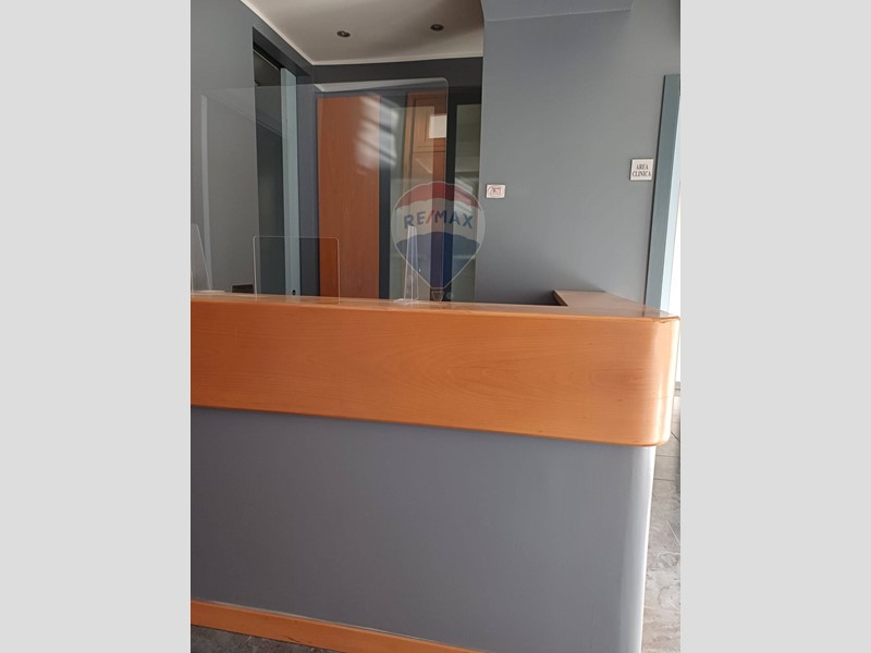 Ufficio in Affitto a Empoli, 1'500&euro;, 230 m²