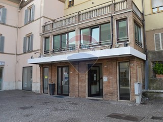 Immobile commerciale in Affitto a Bastia Umbra, 1'600&euro;, 180 m²