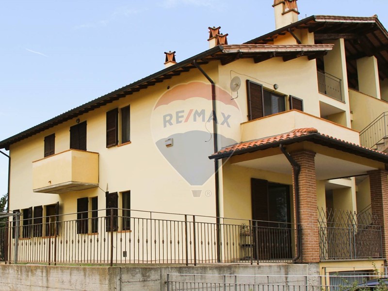 Quadrilocale in Vendita a Castiglione del Lago, 160'000€, 111 m², con Box
