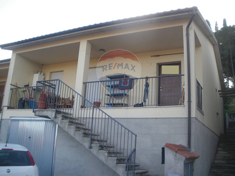 Villetta a schiera in Vendita a Montecastrilli, 130'000€, 149 m²