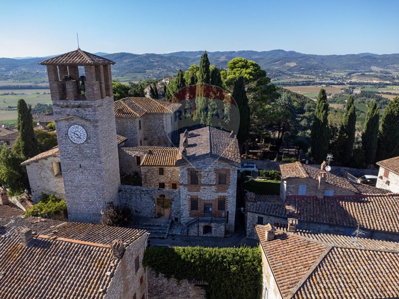 Casa Indipendente in Vendita a Corciano, 190'000€, 275 m²