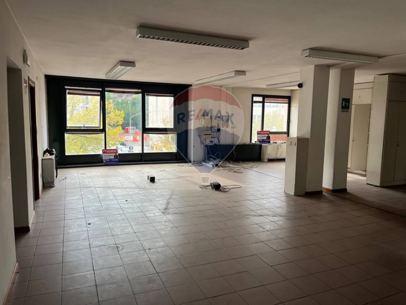 Ufficio in Vendita a Perugia, 394'000&euro;, 330 m²