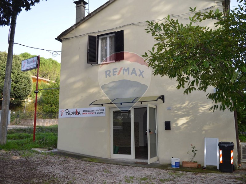 Negozio in Affitto a Perugia, 320€, 45 m²