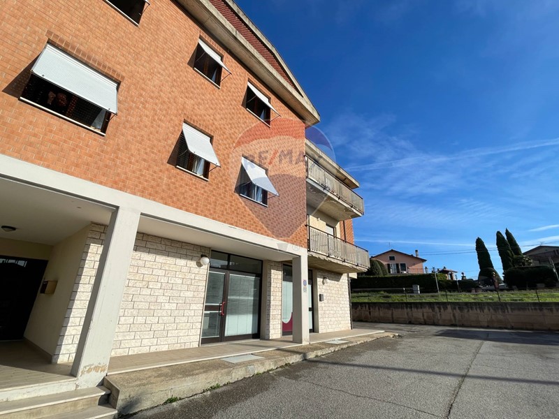 Immobile commerciale in Vendita a Perugia, 78'000&euro;, 104 m²