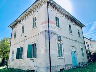 Villa in Vendita a Fabriano, 210'000€, 450 m²