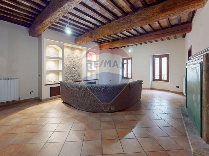 Appartamento in Vendita a Cannara, 118'000€, 226 m²