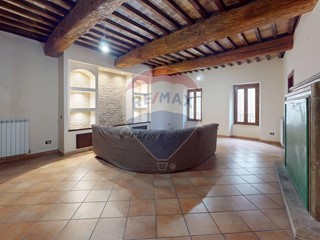 Appartamento in Vendita a Cannara, 118'000€, 226 m²