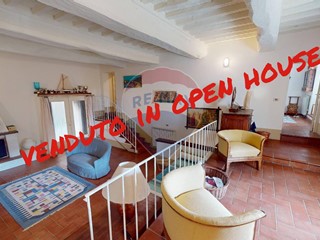 Appartamento in Vendita a Assisi, 230'000€, 197 m²