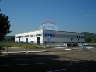 Capannone in Affitto a Perugia, 4'000€, 800 m²