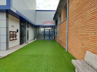 Immobile commerciale in Affitto a Corciano, 1'800€, 180 m²