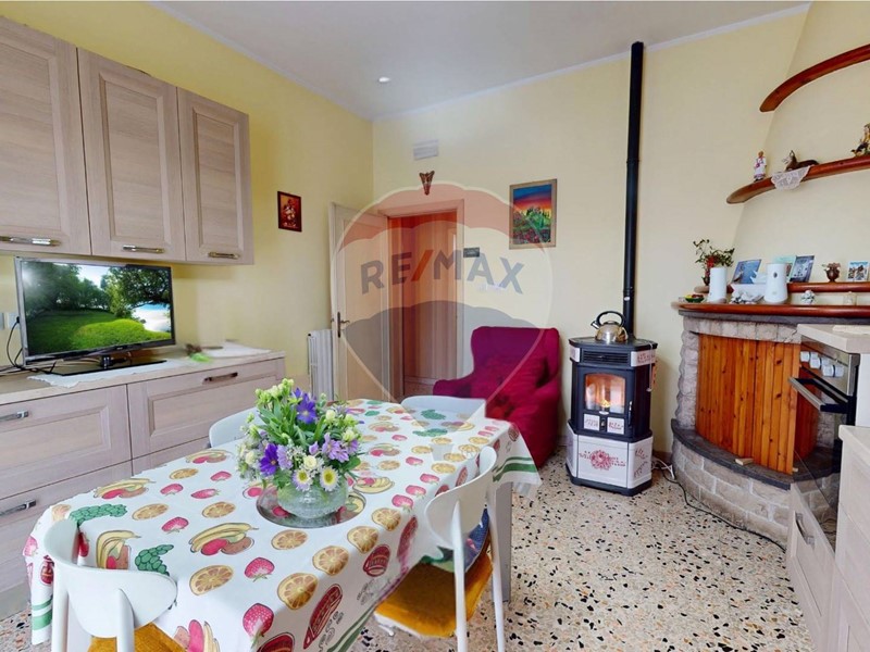 Casa Indipendente in Vendita a Bastia Umbra, 178'000€, 230 m², con Box