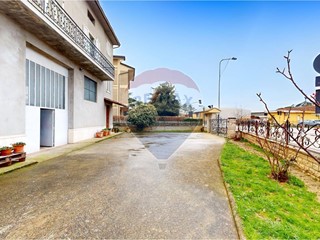 Casa Indipendente in Vendita a Bastia Umbra, 178'000€, 230 m², con Box