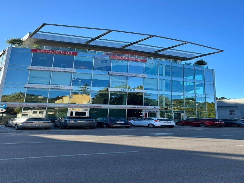 Ufficio in Vendita a Perugia, 950'000&euro;, 650 m²