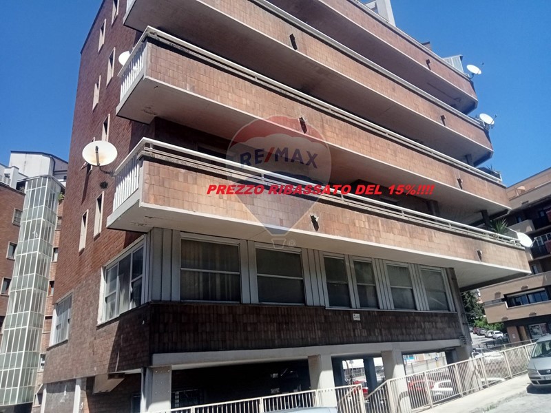 Ufficio in Vendita a Perugia, 80'000&euro;, 132 m²