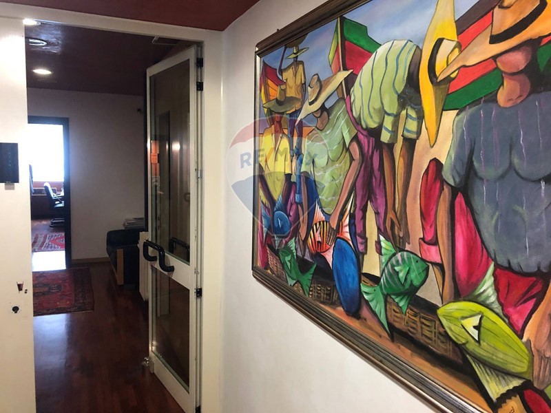 Ufficio in Vendita a Perugia, 115'000€, 150 m²