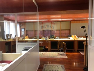 Ufficio in Vendita a Perugia, 115'000€, 150 m²