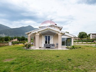Villa in Vendita a Terni, 740'000€, 260 m²