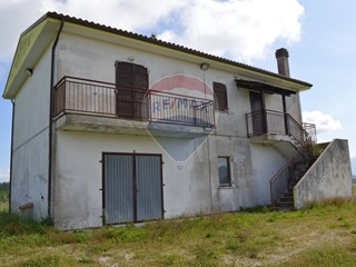 Casa Indipendente in Affitto a Valfabbrica, 1'300€, 125 m²