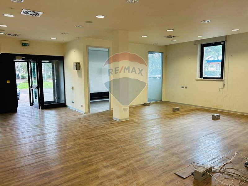 Negozio in Vendita a Assisi, 260'000€, 110 m²