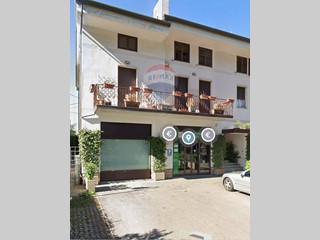 Negozio in Vendita a Assisi, 260'000€, 110 m²