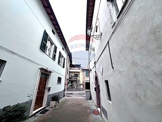 Casa Indipendente in Vendita a Perugia, 149'000€, 218 m²