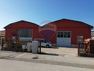 Capannone in Vendita a Città di Castello, 248'000€, 647 m²