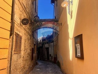 Quadrilocale in Vendita a Bevagna, 50'000€, 148 m²