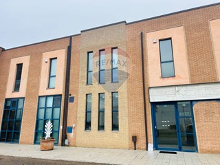 Immobile commerciale in Affitto a Magione, 2'500€, 440 m²